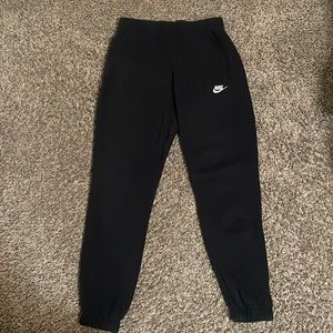 Nike Sportswear Club
Fleece-Black/Black/White-Size S